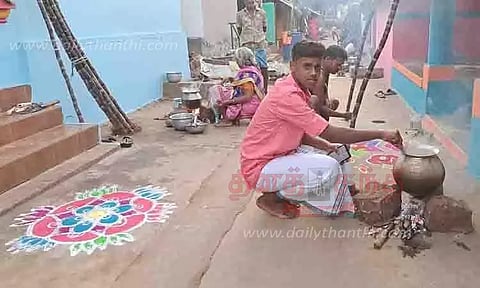 பச்சமலையில் மாலையில் பொங்கல் வைத்து வழிபட்ட ஆண்கள்