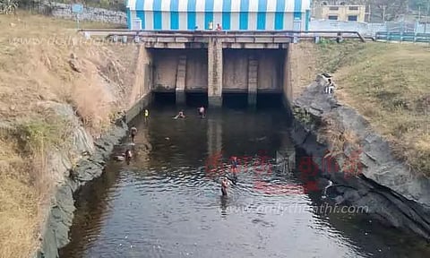 மேட்டூர் அணையில் இருந்து கால்வாய் பாசனத்திற்குதண்ணீர் திறப்பு நிறுத்தம்