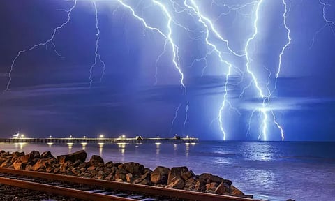 வானில் மின்னலின் பாதை மாற்றம்; விஞ்ஞானிகளின் புதுமுயற்சி வெற்றி