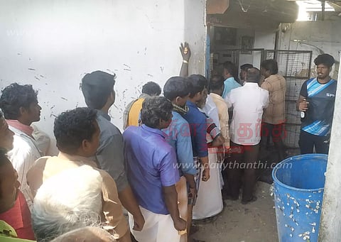 டாஸ்மாக் கடைகளில் அலைமோதிய மதுப்பிரியர்கள்