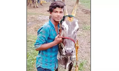 எருது விடும் விழாவில் வாலிபர் பலி: போலீஸ் தடியடியில் இறந்ததாக உறவினர்கள் போராட்டம்