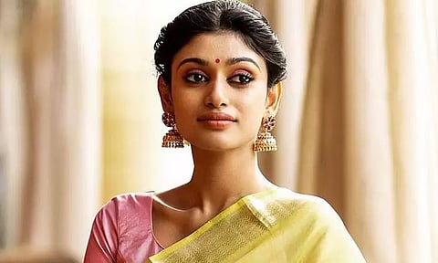 காதலில் நடிகை ஓவியா?