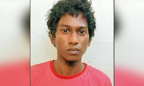 சென்னை சென்டிரல் ரெயில் நிலையத்தில் வருமான வரித்துறை பெண் அதிகாரிக்கு பாலியல் சீண்டல் - கூரியர் நிறுவன ஊழியர் கைது