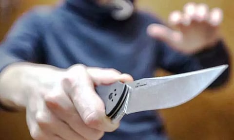 பேரம்பாக்கம் பாரிவேட்டை திருவிழாவில் ரகளையில் ஈடுபட்டவர்களை தட்டிக்கேட்ட புதுமாப்பிள்ளைக்கு வெட்டு