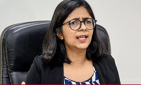 "தலைநகரில் மகளிர் ஆணைய தலைவிக்கே பாதுகாப்பு இல்லை" குடிபோதையில் தவறாக நடந்து கொண்ட கார் டிரைவர்