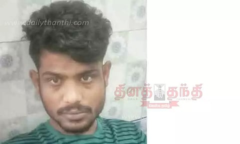 வாகன சோதனை செய்த சப்-இன்ஸ்பெக்டர், போலீசார் மீது பெட்ரோல் குண்டுகள் வீச்சு-அரிவாளால் வெட்டவும் முயன்ற வாலிபர் கைது