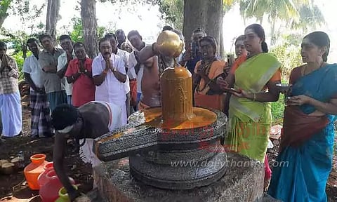 சத்தியமங்கலம் அருகே 800 ஆண்டுகளுக்கு முற்பட்ட சிவலிங்கம்- புலிக்குத்தி நடுகற்கள் கண்டுபிடிப்பு