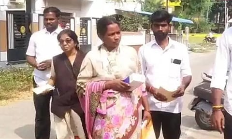 மாணவி ஸ்ரீமதியின் செல்போன் சிபிசிஐடி அலுவலகத்தில் ஒப்படைப்பு...!