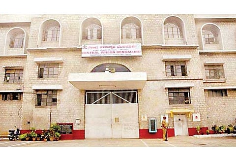 கர்நாடக சிறைகளில் ஜாமர் கருவிகள் பொருத்த திட்டம்