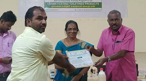 வேளாண் அறிவியல் மையத்தில்தொழில்முனைவோருக்கான திறன் மேம்பாட்டு பயிற்சி