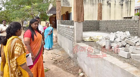 புதுச்சத்திரம் அருகே தொடக்கப்பள்ளி வளாகத்தில்மதிய உணவுக்கூடம் அமைக்கும் பணிகளை கலெக்டர் ஆய்வு
