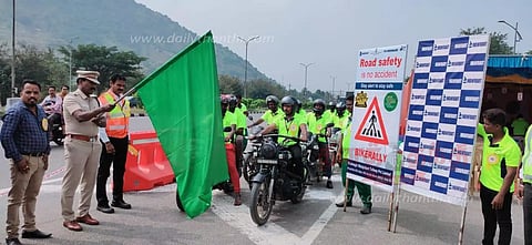 ஹெல்மெட் விழிப்புணர்வு ஊர்வலம்