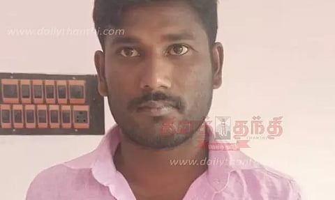 500 ரூபாய் கள்ள நோட்டுகள் வைத்திருந்த ஊர்க்காவல் படைவீரர் சிக்கினார்