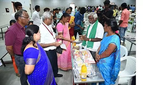 பெரியார் பல்கலைக்கழகத்தில்சிறுதானியங்கள் கண்காட்சி