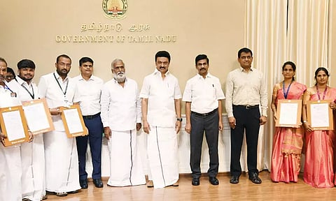 354 தற்காலிக ஆசிரியர்கள், பணியாளர்களுக்கு தொகுப்பூதியம் உயர்வு - முதல்-அமைச்சர் மு.க.ஸ்டாலின் ஆணைகளை வழங்கினார்