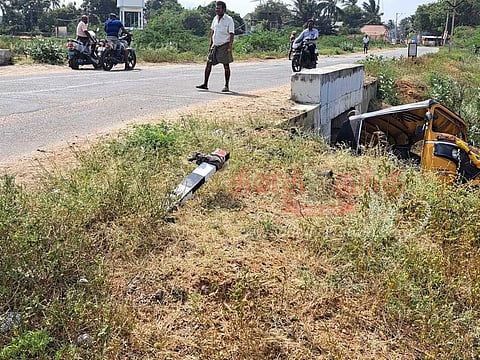 ஆட்டோ கவிழ்ந்து டிரைவர் பலி