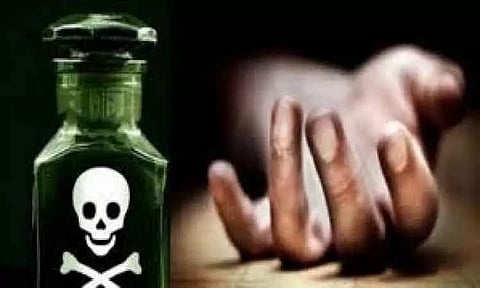 சென்னிமலையில் பிளஸ்-2 மாணவர் விஷம் குடித்து தற்கொலை