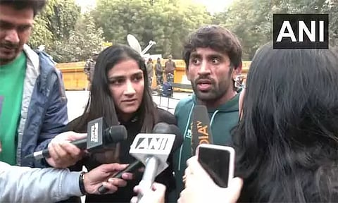 இந்திய மல்யுத்த சம்மேளனத்தின் அனைத்து செயல்பாடுகளுக்கும் இடைக்கால தடை - மத்திய அரசு உத்தரவு