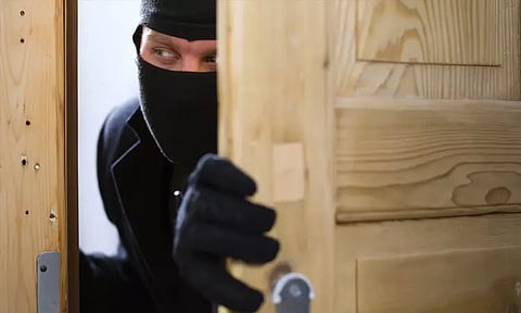 தெலுங்கானா: மாணவிகள் விடுதிக்குள் புகுந்து திருடிய நபருக்கு நேர்ந்த கதி...