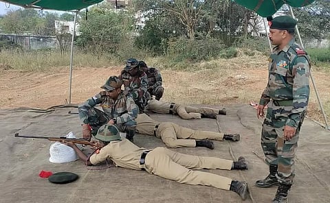 என்.சி.சி. மாணவர்களுக்கு துப்பாக்கி சுடும் பயிற்சி