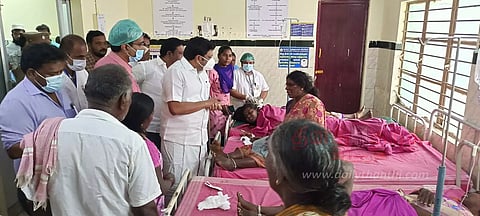 நாமகிரிப்பேட்டை அருகேசரக்கு ஆட்டோ கவிழ்ந்து பெண்கள் உள்பட 16 பேர் படுகாயம்