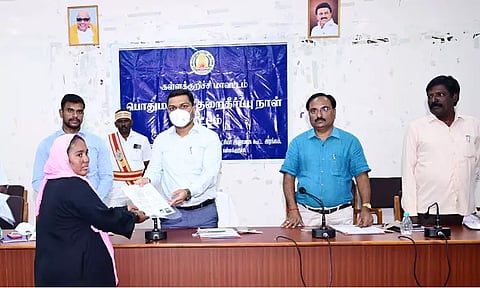 பொதுமக்கள் குறைதீர்ப்பு கூட்டத்தில் நலத்திட்ட உதவிகள்