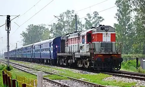 வடஇந்தியாவில் தெளிவற்ற வானிலை; சென்னை சென்டிரல் எக்ஸ்பிரஸ் உள்பட 10 ரெயில்கள் காலதாமதம்