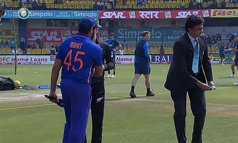 கடைசி ஒருநாள் போட்டி: இந்தியாவுக்கு எதிரான போட்டியில் நியூசிலாந்து அணி பந்து வீச்சு தேர்வு