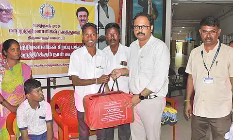 பொதுமக்கள் குறைதீர்க்கும் நாள் கூட்டம் - நலதிட்ட உதவிகளை கலெக்டர் வழங்கினார்