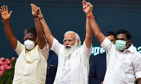 அதிமுக ஒன்றுபட்டு நிற்க வேண்டும் என்று பிரதமர் மோடி விரும்புகிறார் - ஓ.பன்னீர் செல்வம்