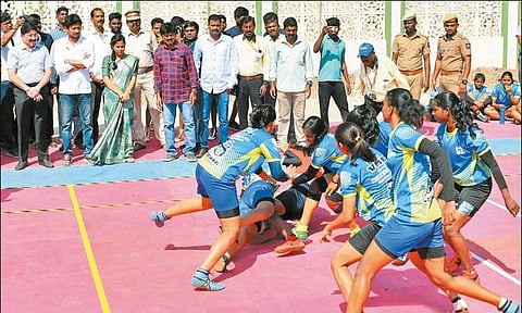 முதல்-அமைச்சர் கோப்பைக்கான சென்னை மாவட்ட விளையாட்டு போட்டி: அமைச்சர் உதயநிதி ஸ்டாலின் தொடங்கி வைத்தார்