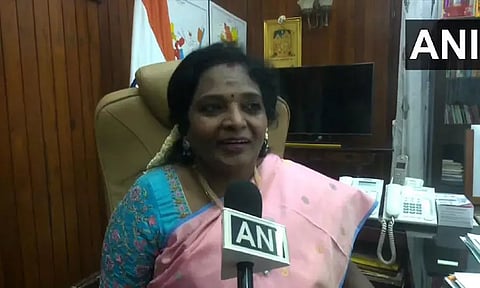 குடியரசு தின விழா: புறக்கணித்த தெலுங்கானா முதல்-மந்திரி; கவர்னர் வேதனை