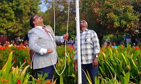 கரூர் மாவட்ட அரசு அலுவலகங்களில் குடியரசு தினவிழா