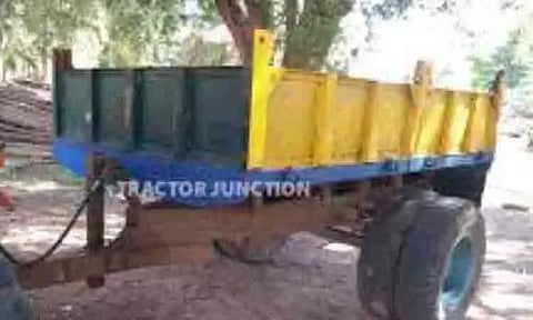 மணல் கடத்திய 3 டிராக்டர்கள் பறிமுதல்