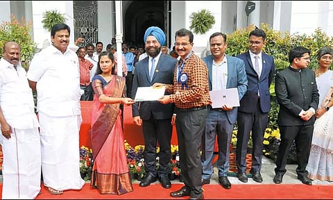 அரசு அலுவலகங்களில் குடியரசு தின கொண்டாட்டம்