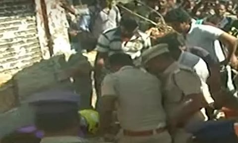 சென்னை: அண்ணா சாலையில் பழைய கட்டிடம் இடிந்து விழுந்த விபத்தில் பெண் பலி...!