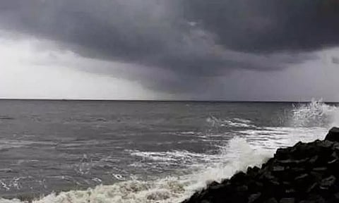 தென்கிழக்கு வங்கக்கடல் பகுதியில் குறைந்த காற்றழுத்த தாழ்வு பகுதி உருவானது - வானிலை மையம் தகவல்