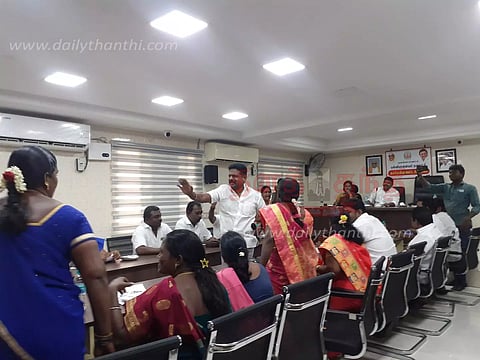 பள்ளிபாளையம் நகராட்சி கூட்டம்