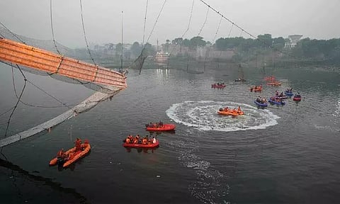 மோர்பி தொங்கு பாலம் விபத்து: 1,200 பக்கங்களைக்கொண்ட குற்றப்பத்திரிகை தாக்கல்