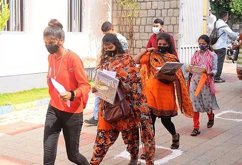 கர்நாடகத்தில் உண்டு உறைவிட பள்ளிகளில் விரைவில் பி.யூ.சி. வகுப்புகள் தொடக்கம்