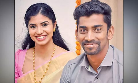 நீச்சல் வீராங்கனையை கரம்பிடிக்கும் தமிழக கிரிக்கெட் வீரர் பாபா அபராஜித்...!