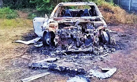 காதலியுடன் ஏற்பட்ட தகராறில் ரூ.40 லட்சம் சொகுசு காரை தீ வைத்து எரித்த டாக்டர்