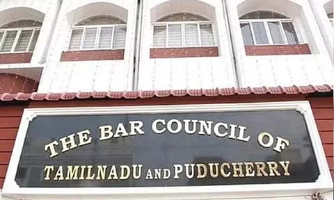 குற்ற வழக்குகளை மறைத்ததால் வக்கீல் தொழில் செய்ய தடை - பார் கவுன்சில் நடவடிக்கை