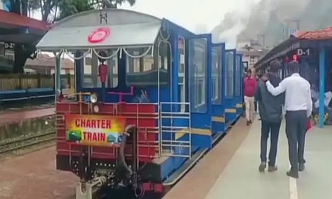 ஊட்டி மலை ரெயிலை ரூ.3.60 லட்சத்திற்கு வாடகை எடுத்த வெளிநாட்டு பயணிகள்...!