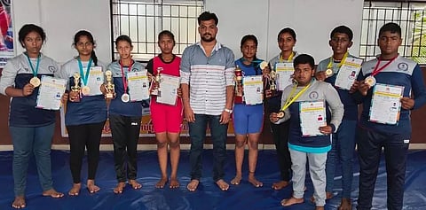 பழனி மாணவ-மாணவிகள் சாதனை