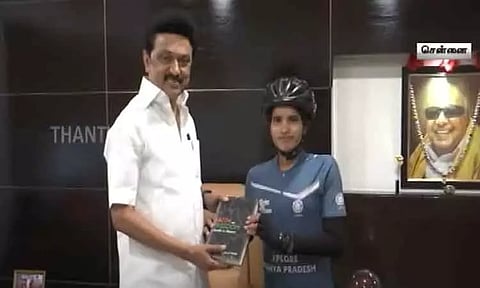 பெண்கள் பாதுகாப்பை வலியுறுத்தி சைக்கிள் பயணம் மேற்கொள்ளும் ஆஷா மால்வியா - முதல்-அமைச்சர் மு.க.ஸ்டாலினுடன் சந்திப்பு