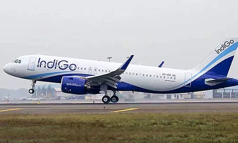 நாக்பூரில் இருந்து மும்பை சென்ற விமானத்தில் அவசரகால கதவை திறக்க முயன்ற பயணி மீது வழக்கு பதிவு