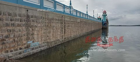 நீர்வரத்து குறைந்ததால் பவானிசாகர் அணையின் நீர்மட்டம் 100 அடியில் இருந்து சரிந்தது