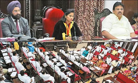 சென்னையில் 358 இடங்களில் புதிய நவீன கழிவறைகள்: மாநகராட்சி மன்ற கூட்டத்தில் மேயர் தகவல்