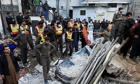 பாகிஸ்தான் மசூதியில் தற்கொலைப்படை தாக்குதல்- பலி எண்ணிக்கை 100 ஆக உயர்வு